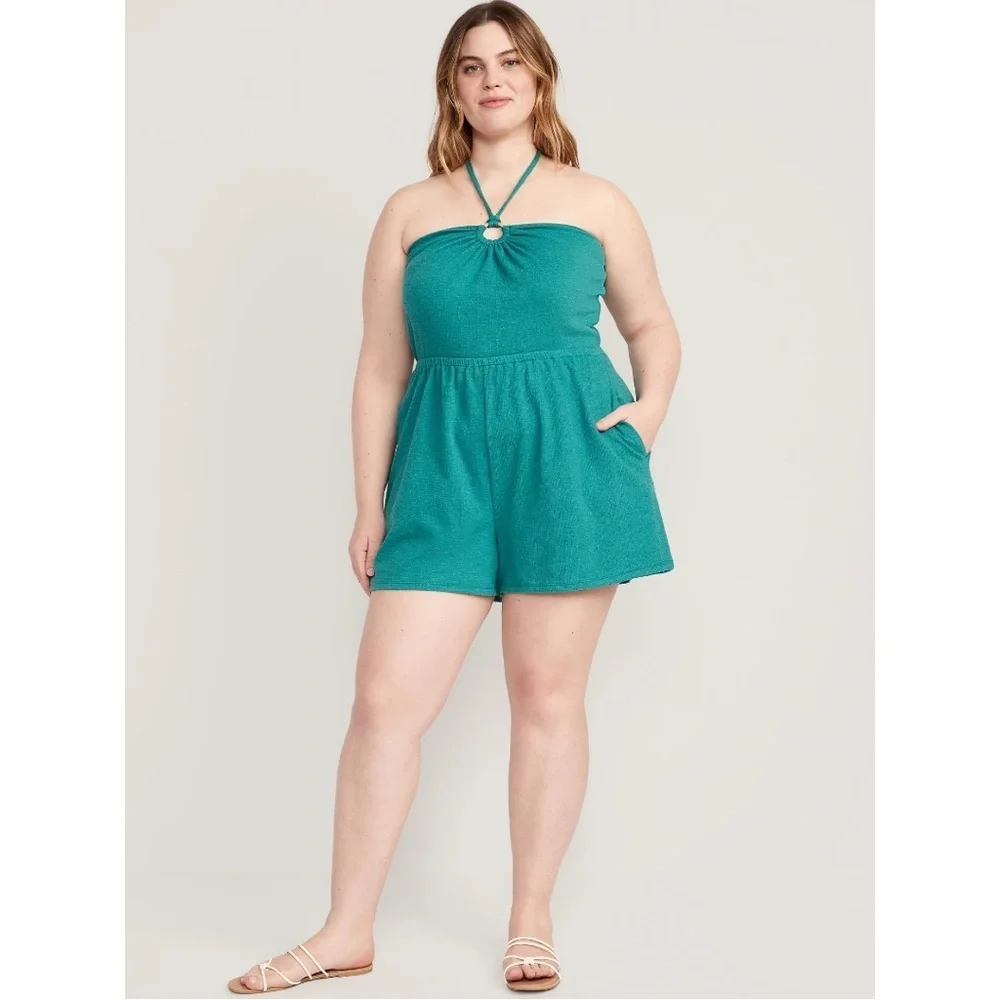 NWT Old Navy Textured O-Ring Halter Romper‎ -- 3.5-inch inseam